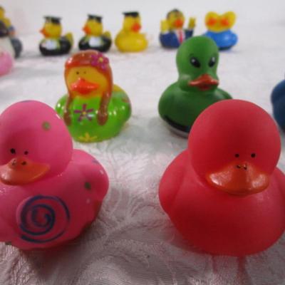 10 various rubber ducks
