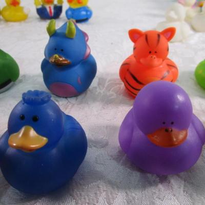 10 various rubber ducks