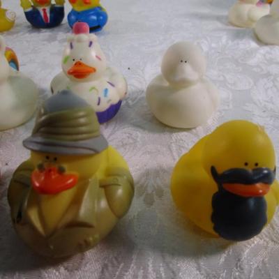 10 various rubber ducks