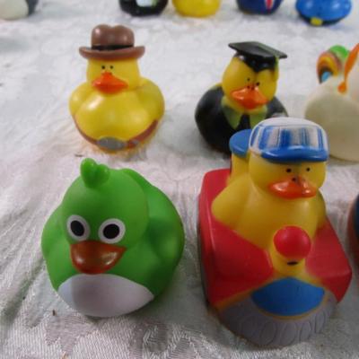 10 various rubber ducks