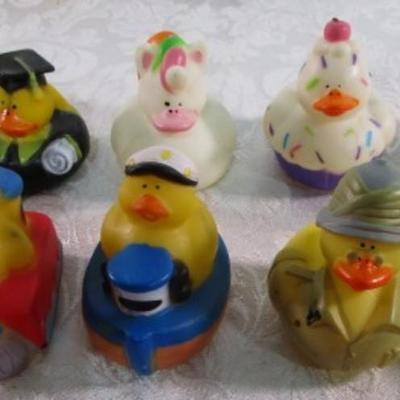 10 various rubber ducks