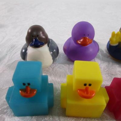 10 various rubber ducks