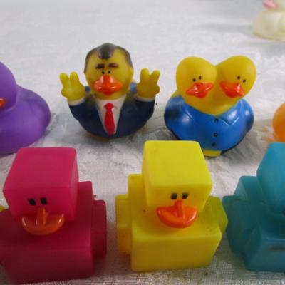 10 various rubber ducks