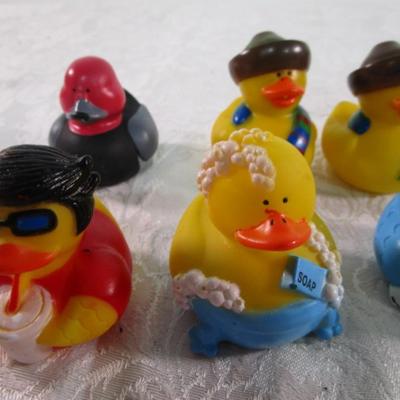 10 various rubber ducks