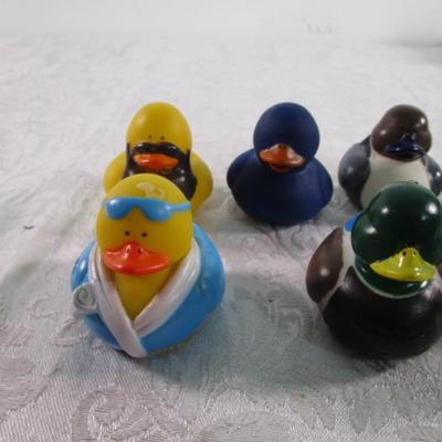 10 various rubber ducks