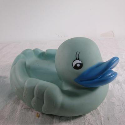 5 rubber ducks various sizes & 1 rubber ball with face