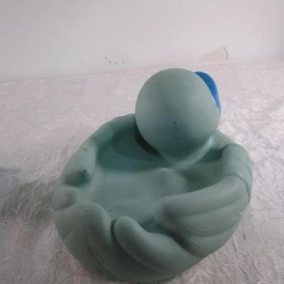 5 rubber ducks various sizes & 1 rubber ball with face