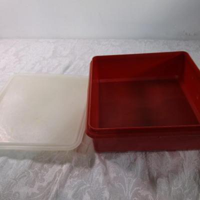 Tupperware containers & lids