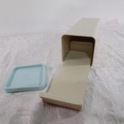 Tupperware containers & lids