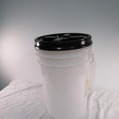 Bucket with Gamma Seal lid