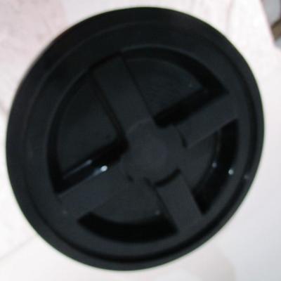 Bucket with Gamma Seal lid