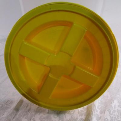 Bucket with Gamma Seal lid