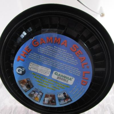 Bucket with Gamma Seal lid