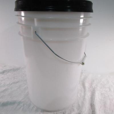 Bucket with Gamma Seal lid