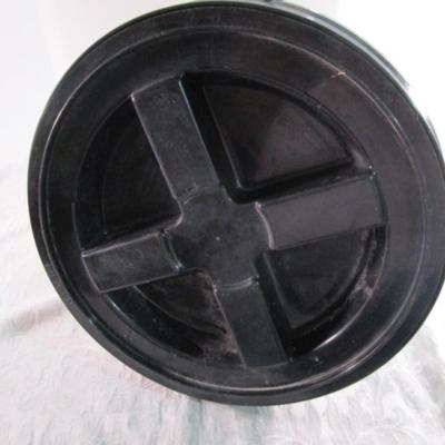 Bucket with Gamma Seal lid