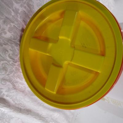 Bucket with Gamma Seal lid