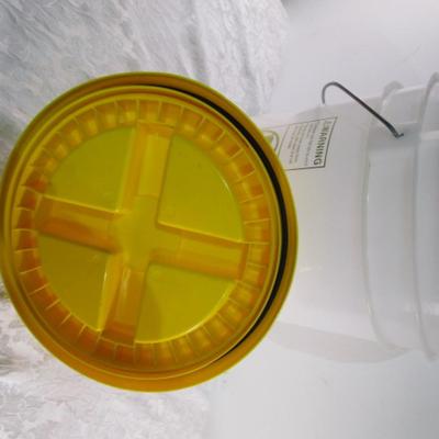 Bucket with Gamma Seal lid