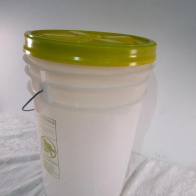 Bucket with Gamma Seal lid
