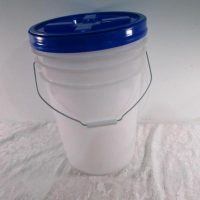 Bucket with Gamma Seal lid