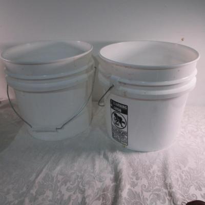 4 buckets no lids