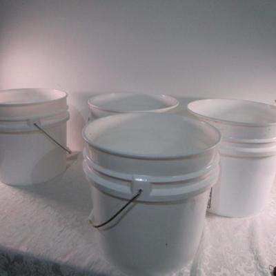 4 buckets no lids