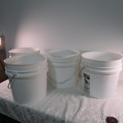 4 buckets no lids