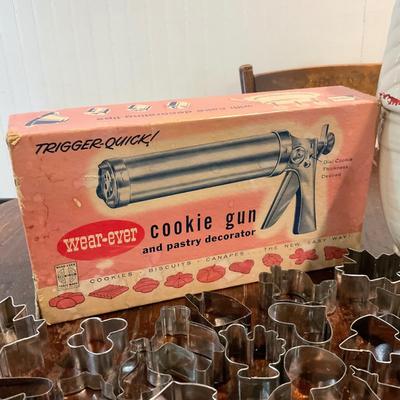 K1236 Every Holiday Cookie Cutter