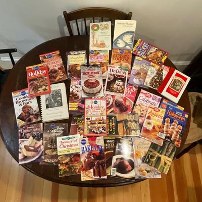 K1237 Vintage Pillsbury, Betty Crocker, Favorite Recipe & More Cookbooks