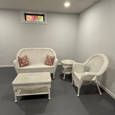 Four piece Hampton Bay wicker set
