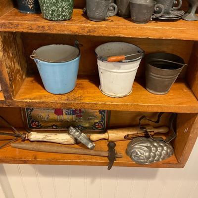 K1240 Tiny Wall Shelf with Miscellaneous Miniature Items