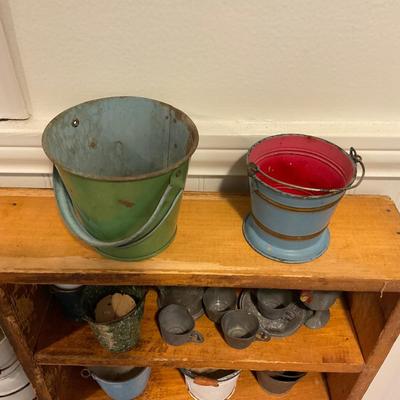 K1240 Tiny Wall Shelf with Miscellaneous Miniature Items