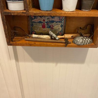 K1240 Tiny Wall Shelf with Miscellaneous Miniature Items