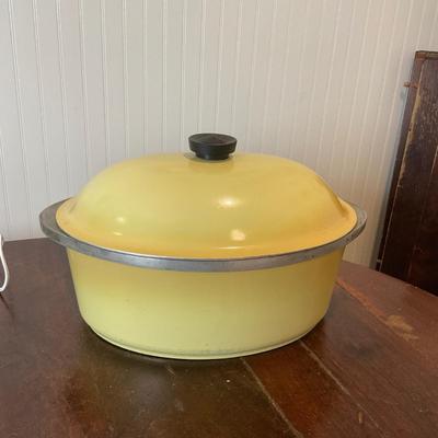K1249 Vintage Club Aluminum Yellow Dutch Oven