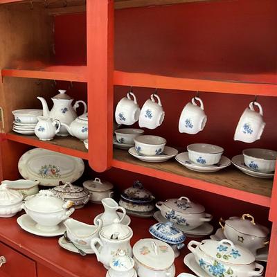 UBA1308 Lot of Child's Flower China Set