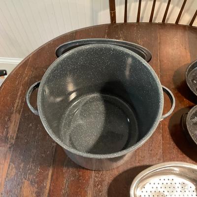 K1251 Enamelware Steam Pot and Small Dutch Oven