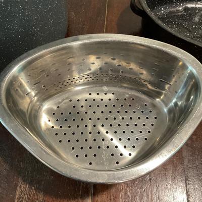 K1251 Enamelware Steam Pot and Small Dutch Oven