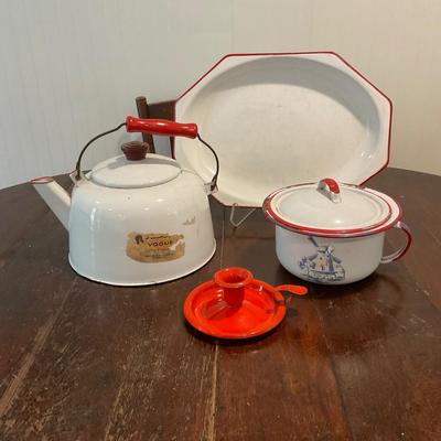 K1337 Vintage Red Trim Enamelware