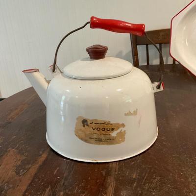 K1337 Vintage Red Trim Enamelware