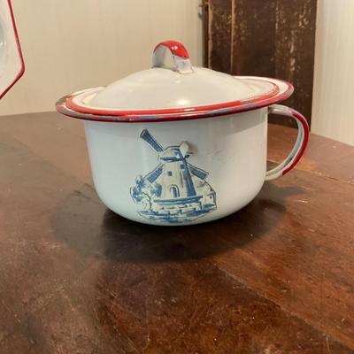 K1337 Vintage Red Trim Enamelware