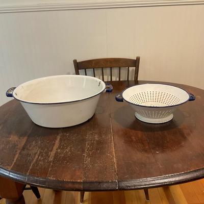 K1338 Vintage Large Enamelware Pot with Strainer