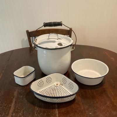 K1340 Vintage Dark Blue/Black Trim Enamelware