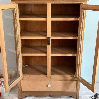UBB1312 Vintage Doll Cabinet with Drawer