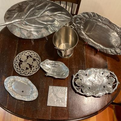 K1349 Aluminum/Pewter Trays with Ice Bucket