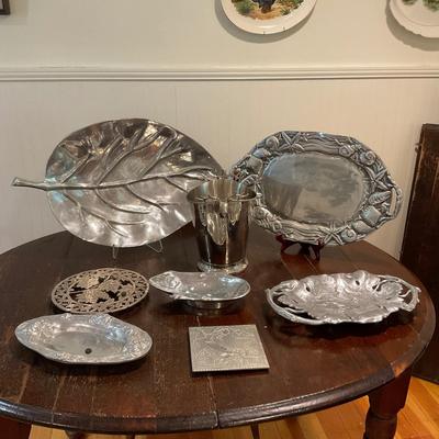 K1349 Aluminum/Pewter Trays with Ice Bucket