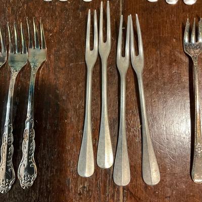K1350 Oyster Forks, Shuckers, Nutcrackers/Pickers, 3 Glass Crab Dishes
