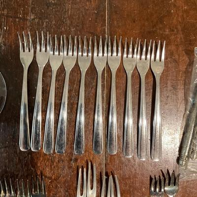 K1350 Oyster Forks, Shuckers, Nutcrackers/Pickers, 3 Glass Crab Dishes
