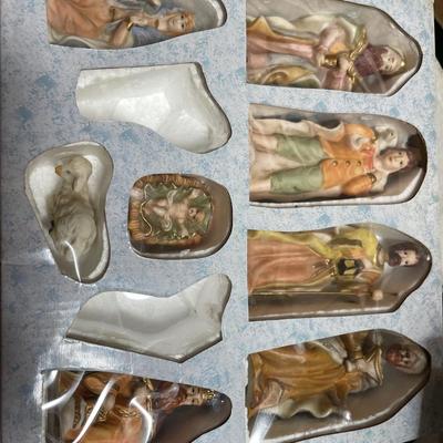 Nativity scene with figures
