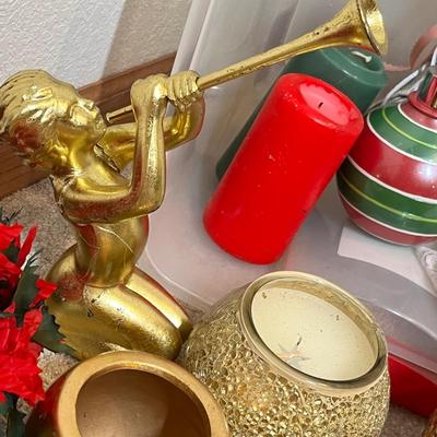 Lot 51 Lg Tub of decor