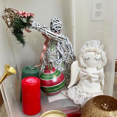 Lot 51 Lg Tub of decor