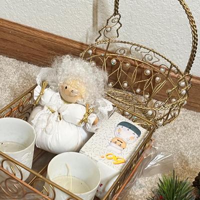 Lot 51 Lg Tub of decor